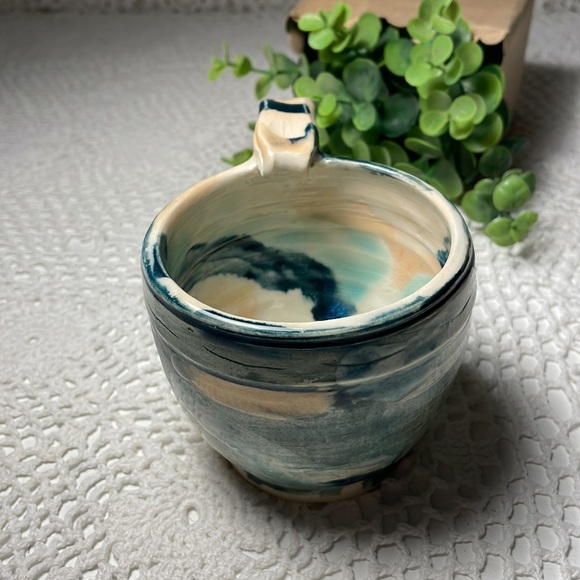 Handcrafted pottery mug - Picture 5 of 6